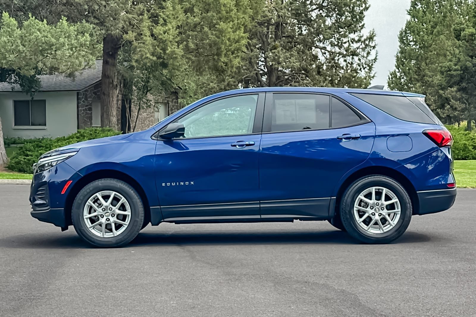 Used 2023 Chevrolet Equinox LS w/ LS Convenience Package AWD/4WD image 8