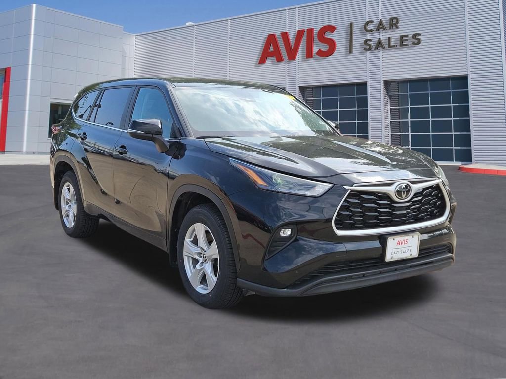 Used 2024 Toyota Highlander LE image 9