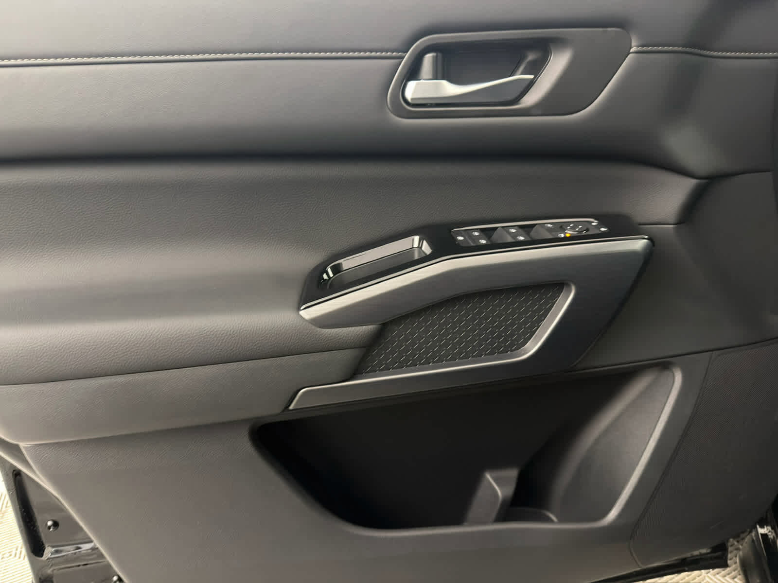 New 2026 Nissan Pathfinder SL image 23