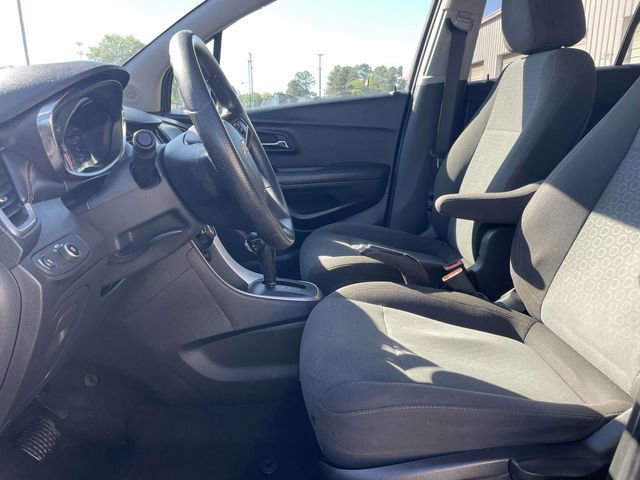 Used 2020 Chevrolet Trax LS w/ Tint and Cruise Package FWD image 11