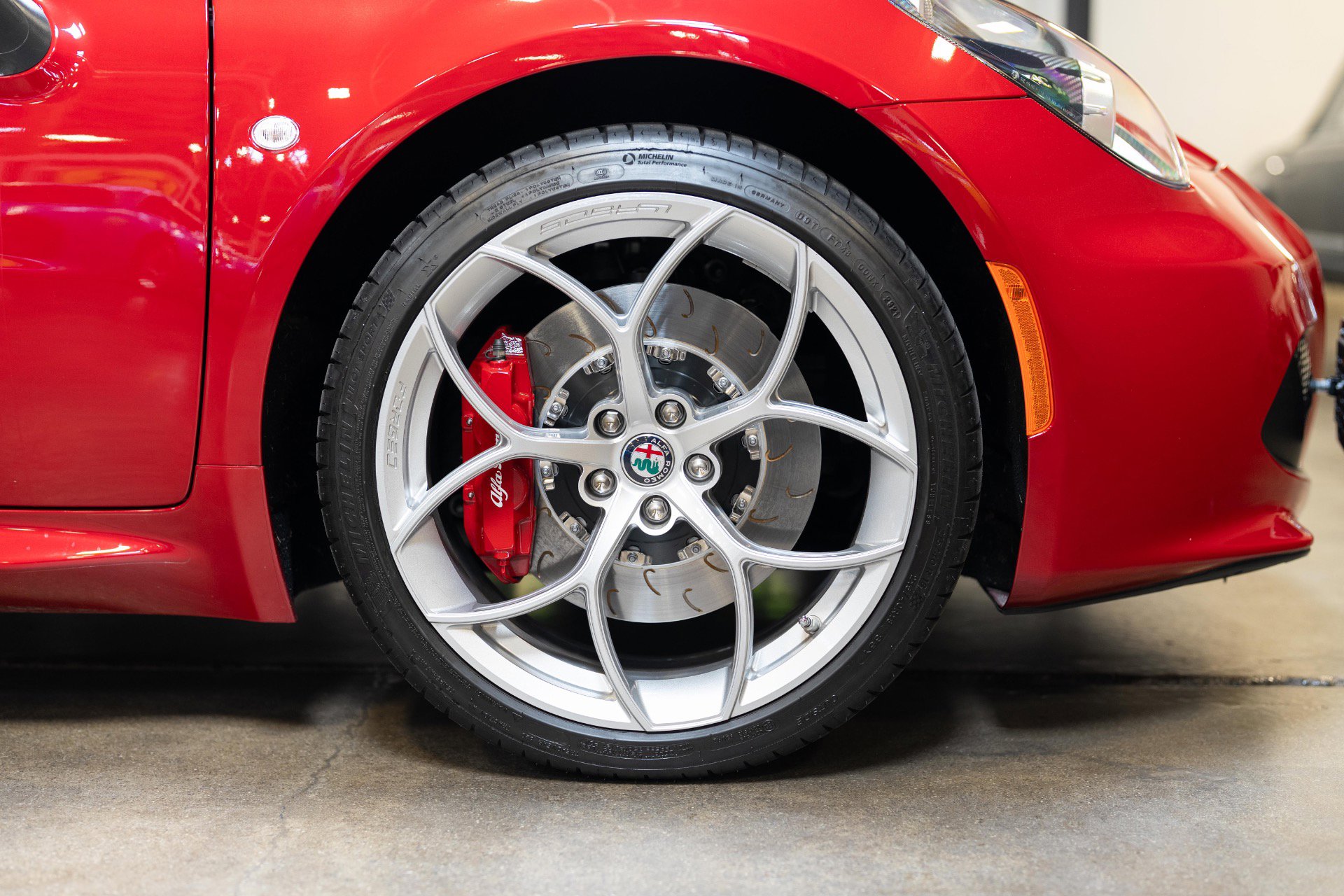 Used 2018 Alfa Romeo 4C Spider w/ Convenience Group - Spider image 28