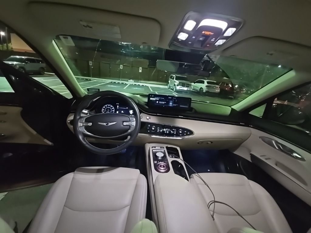 Used 2025 Genesis GV70 2.5T w/ Select Package image 13