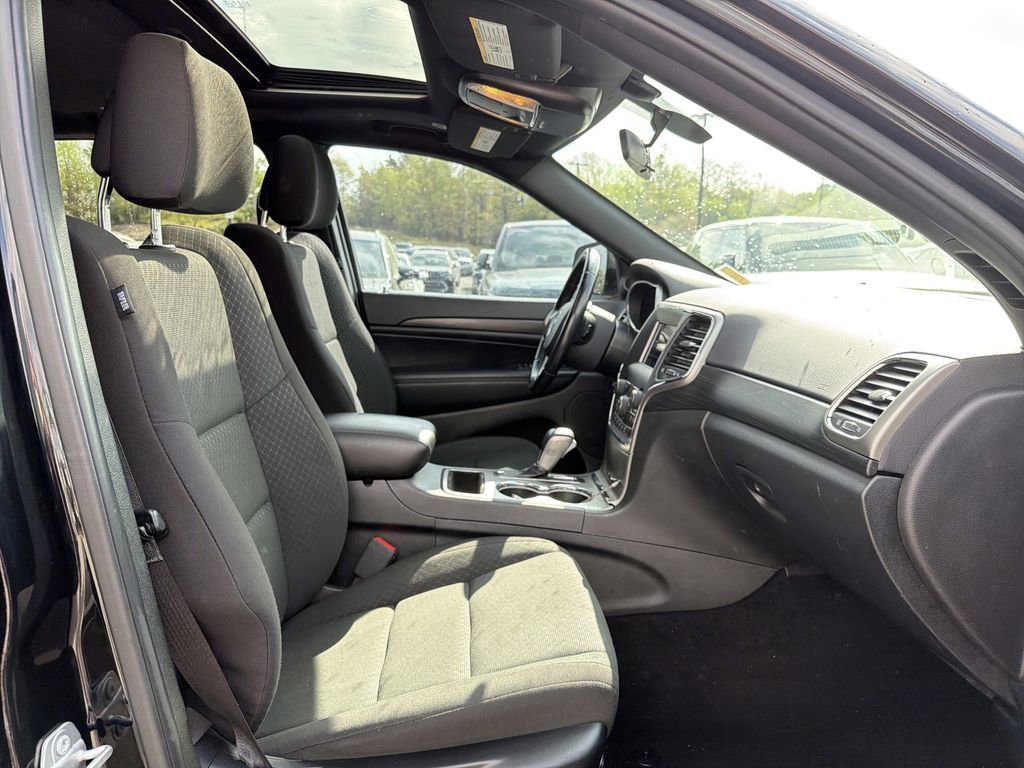 Used 2020 Jeep Grand Cherokee Laredo image 17