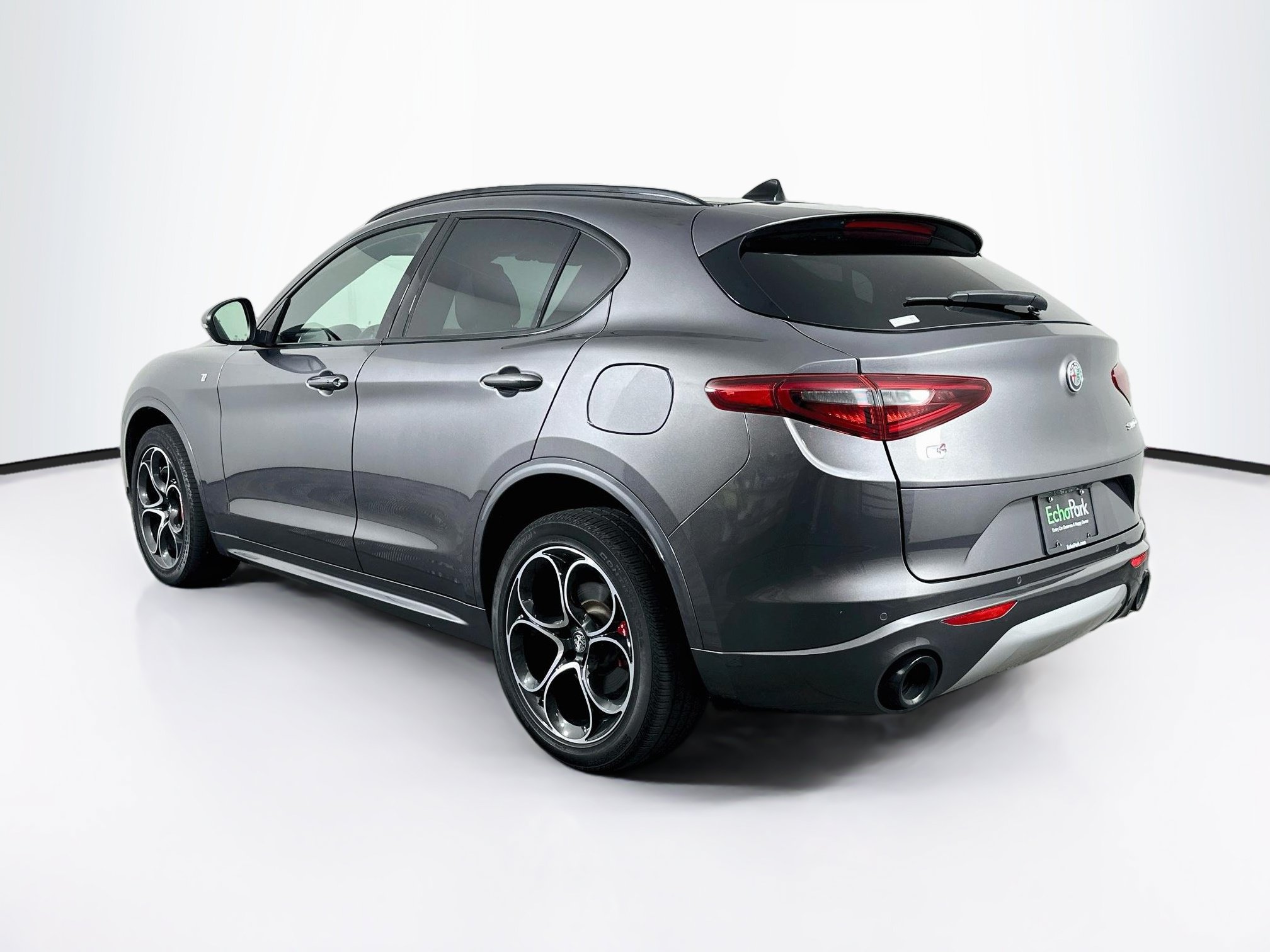 Used 2023 Alfa Romeo Stelvio Ti AWD/4WD image 5
