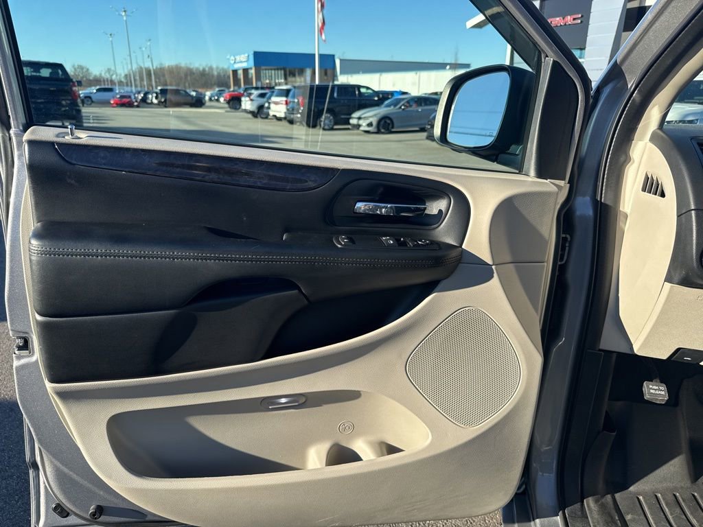 Used 2017 Dodge Grand Caravan SE image 22