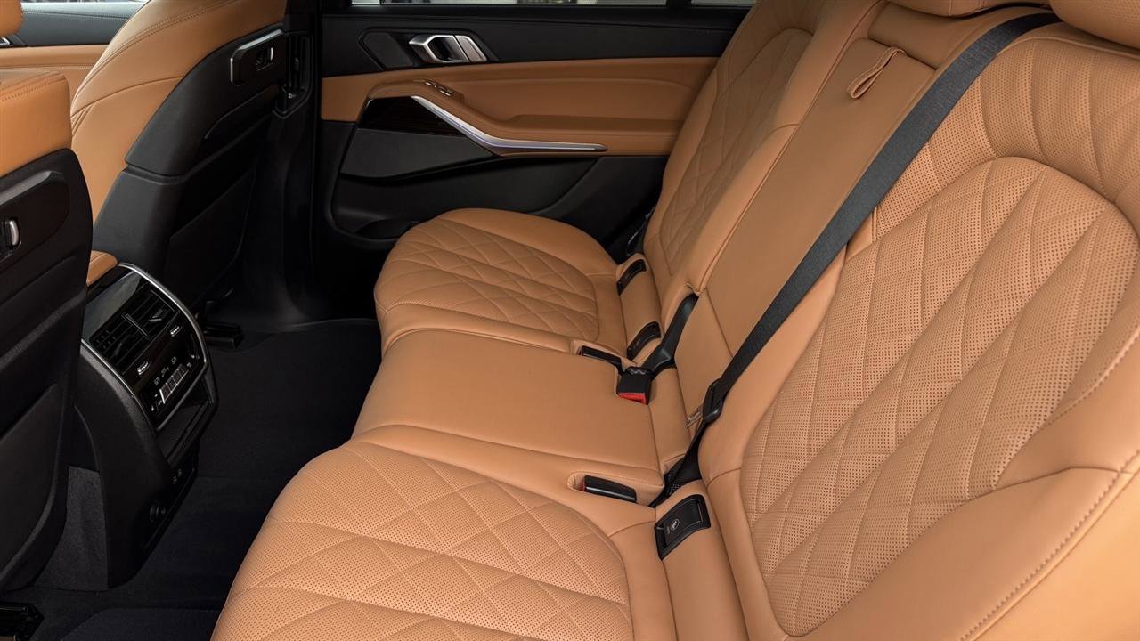 Used 2024 BMW X7 xDrive40i image 32