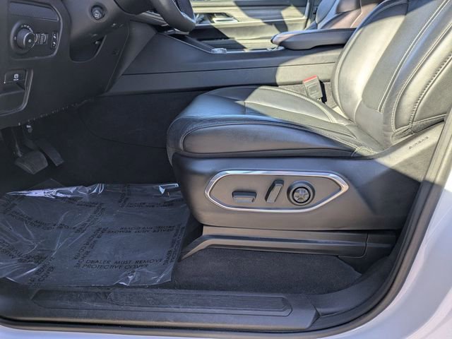 Used 2024 Jeep Wagoneer L Series III w/ Flexible Seating Group image 12