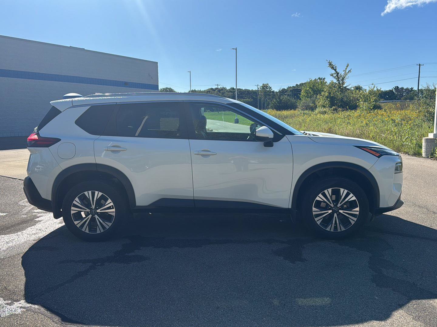 Used 2023 Nissan Rogue SV w/ SV Premium Package AWD/4WD image 6