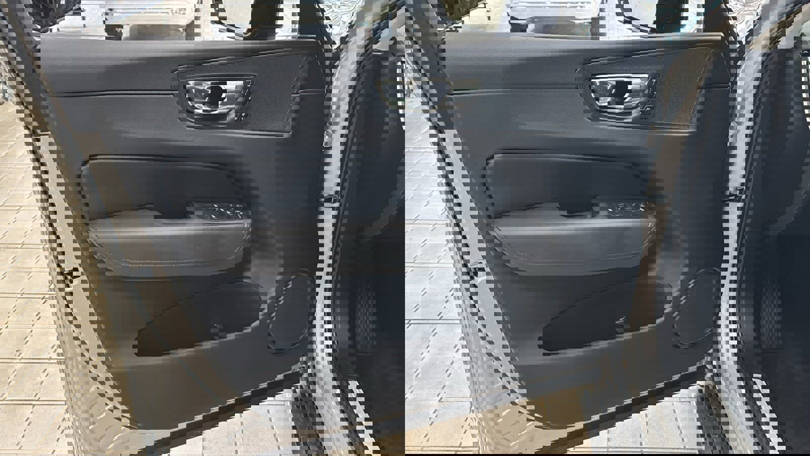 Used 2024 Volvo XC60 B5 Core image 22