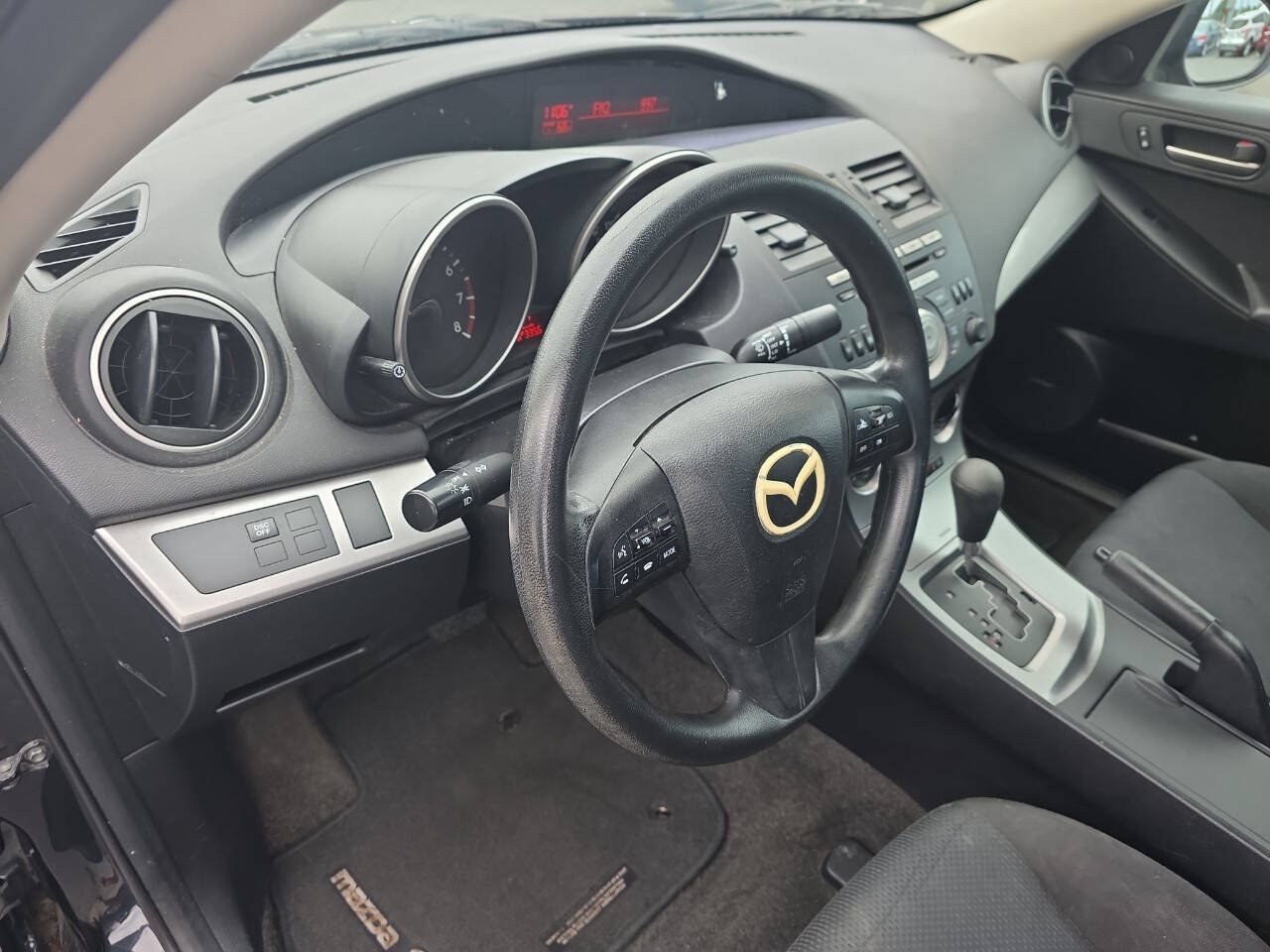 Used 2011 MAZDA MAZDA3 i Touring FWD image 10