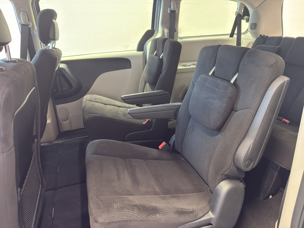 Used 2014 Dodge Grand Caravan American Value Package FWD image 24