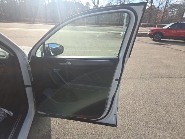 Used 2024 Volkswagen Tiguan Wolfsburg Edition image 34