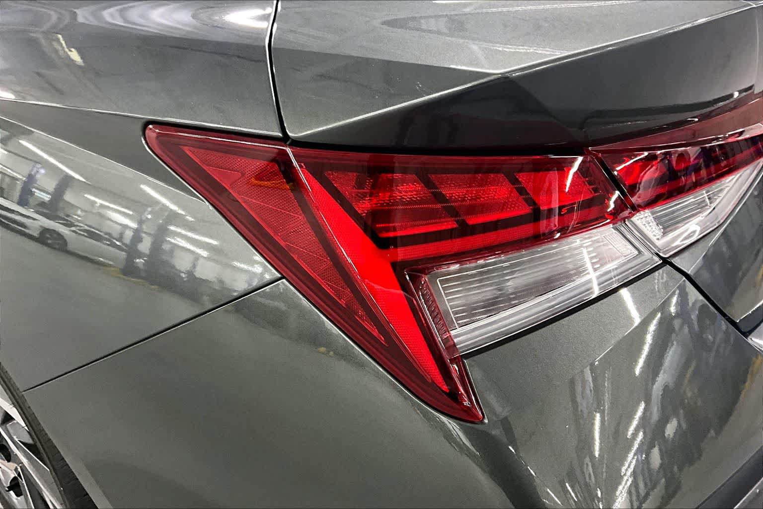 Used 2024 Hyundai Elantra Limited FWD image 29