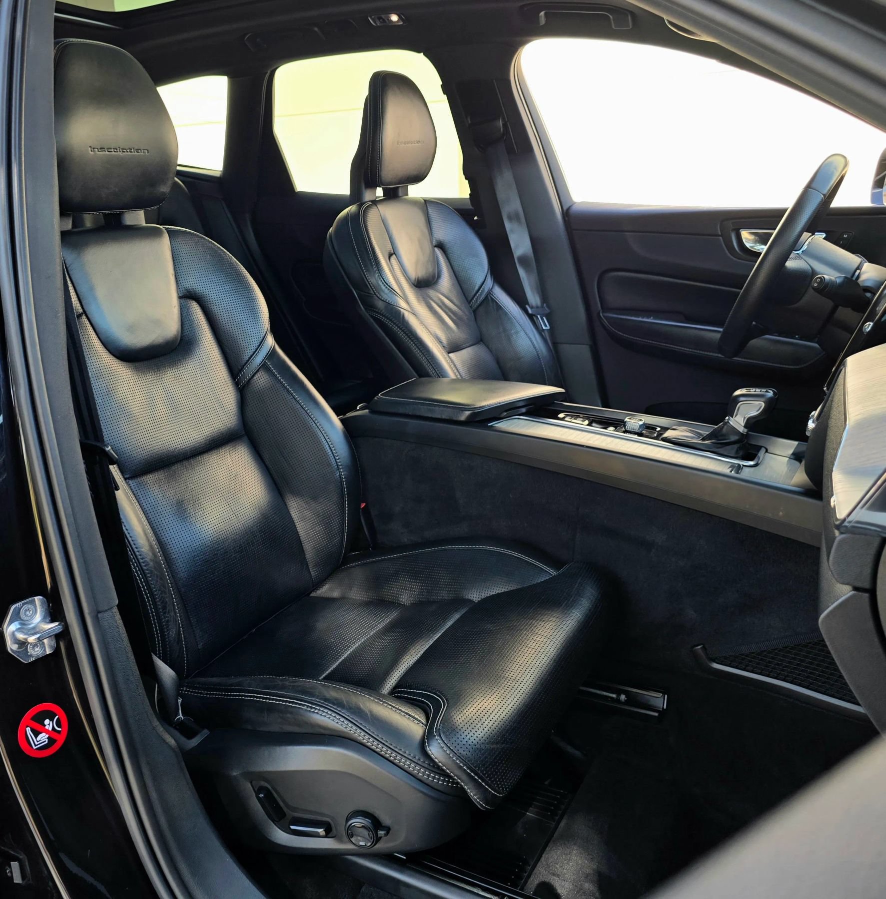 Used 2018 Volvo XC60 T6 Inscription w/ Luxury Seat Package AWD/4WD image 22