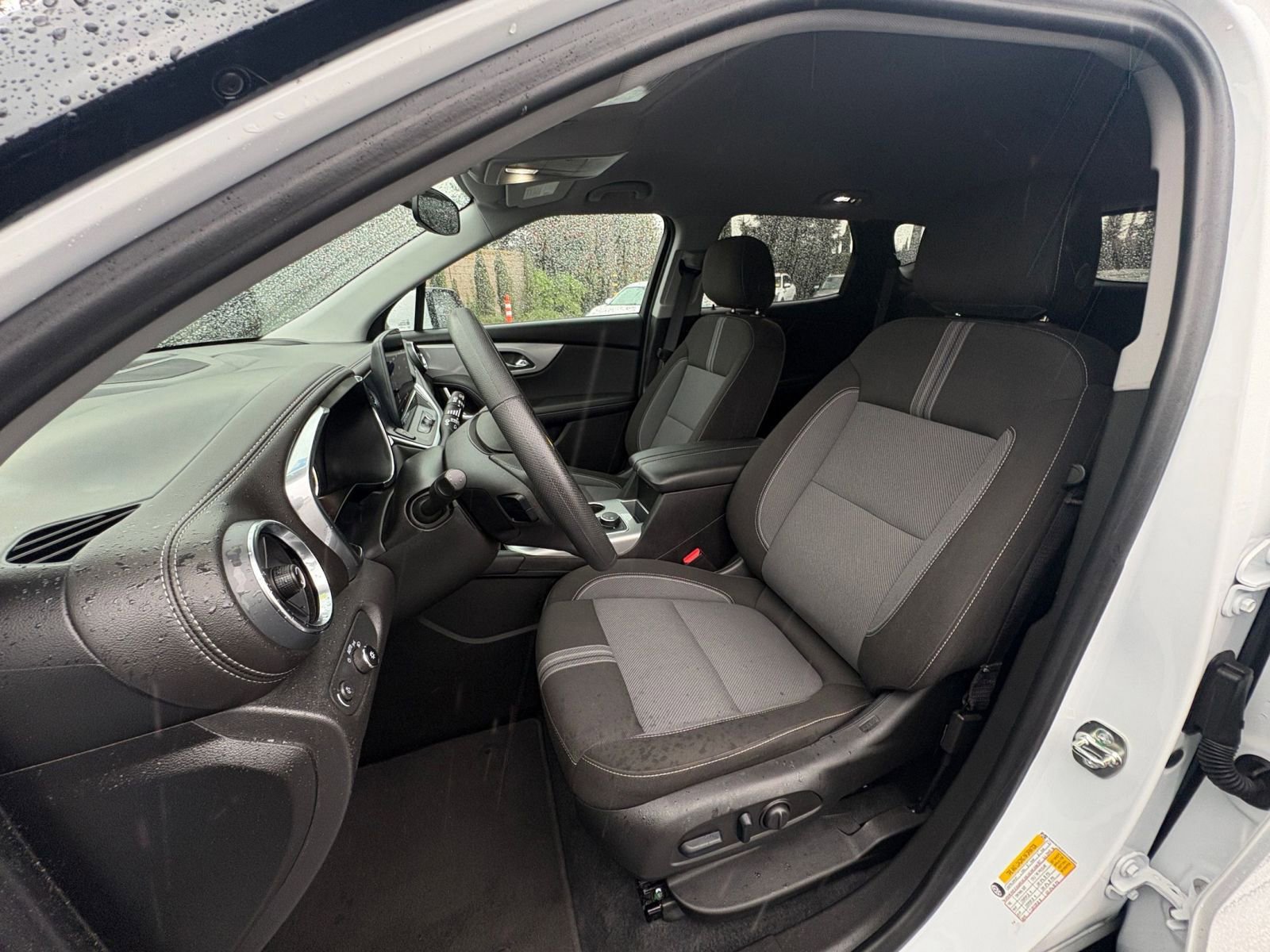 Used 2025 Chevrolet Blazer LT image 38