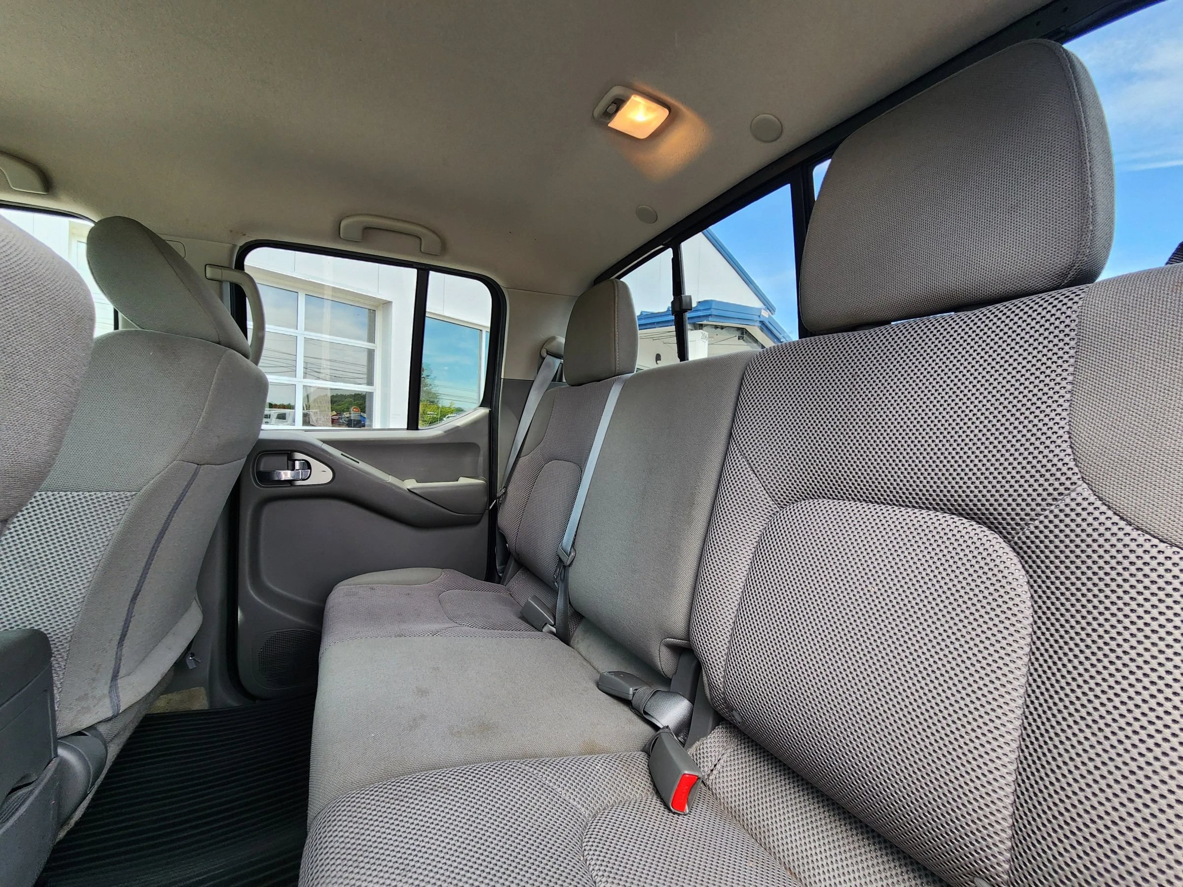 Used 2018 Nissan Frontier SV w/ Value Truck Package AWD/4WD image 38