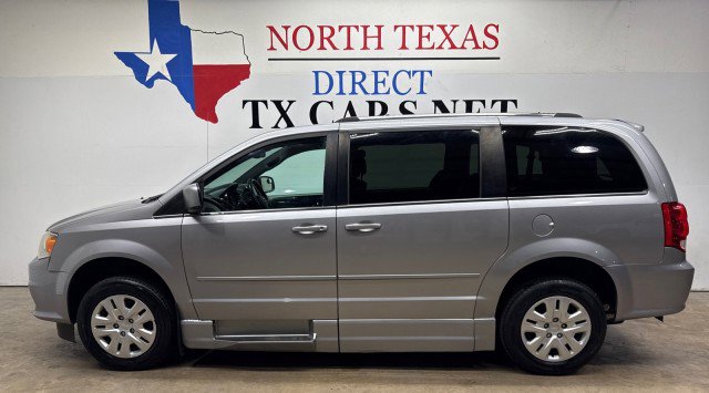Used 2017 Dodge Grand Caravan SXT w/ Rear Park Assist Package FWD image 11
