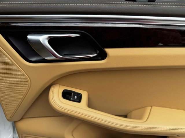 Used 2017 Porsche Macan Turbo image 44