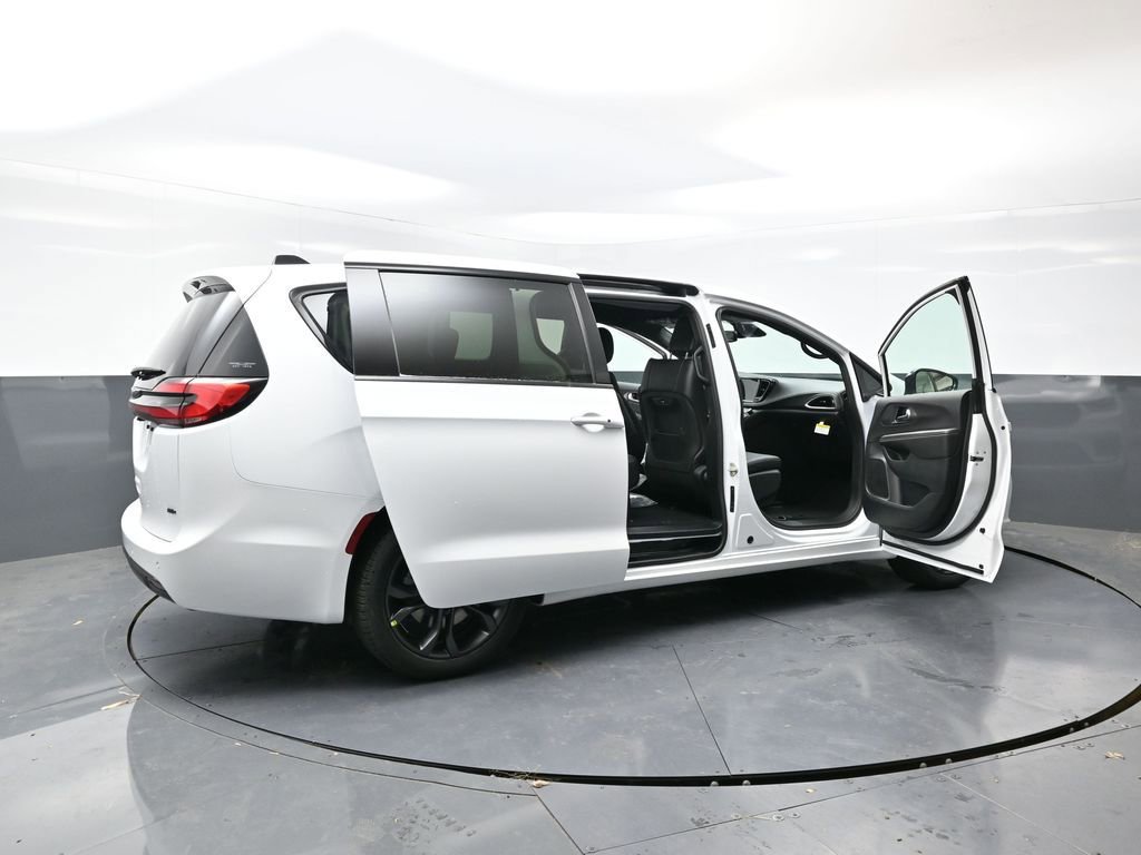 New 2026 Chrysler Pacifica Select image 50