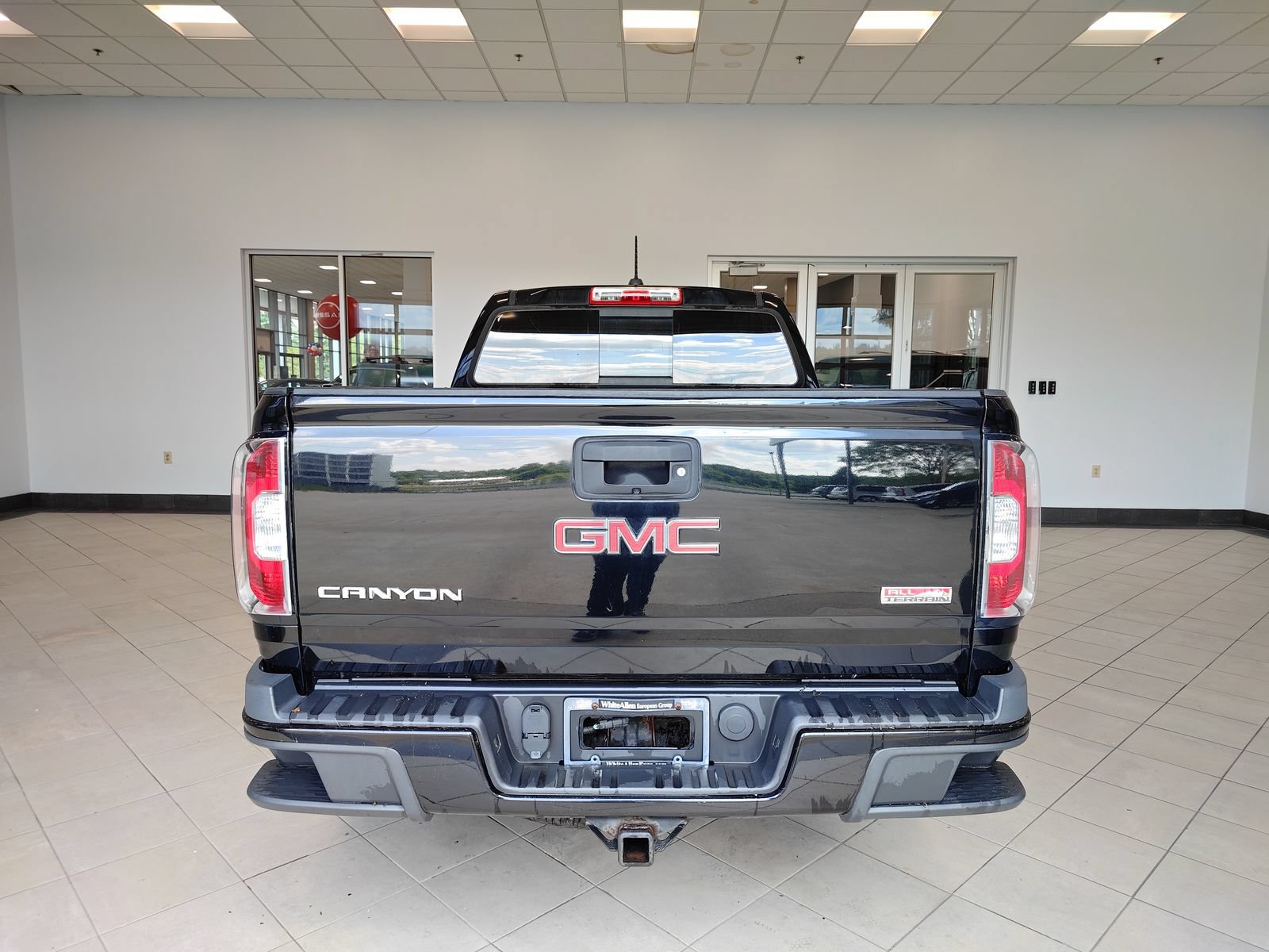 Used 2015 GMC Canyon SLE AWD/4WD image 4