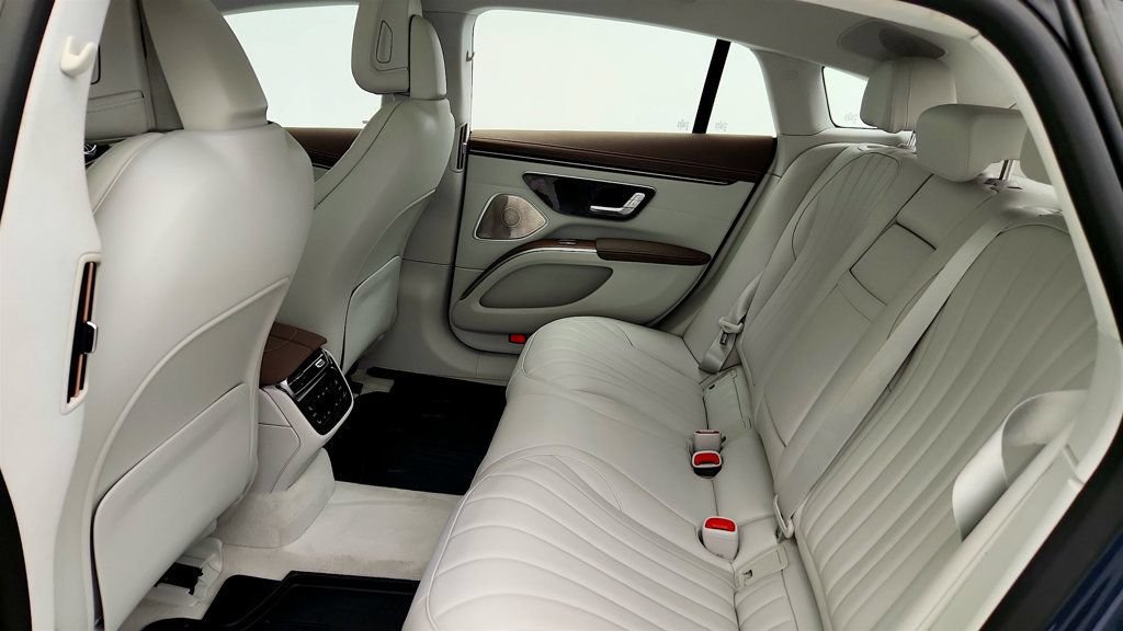 Used 2023 Mercedes-Benz EQS 580 4MATIC Sedan w/ Exclusive Trim Package image 20