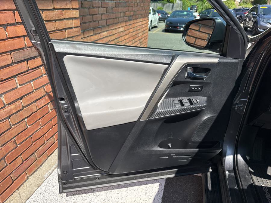 Used 2015 Toyota RAV4 Limited image 36