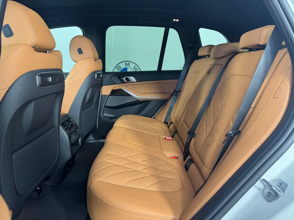 New 2026 BMW X5 xDrive40i w/ M Sport Package AWD/4WD image 13