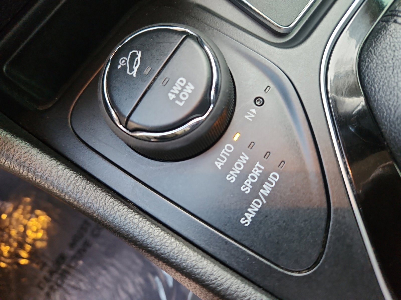 Used 2019 Jeep Cherokee Limited w/ Technology Group image 32