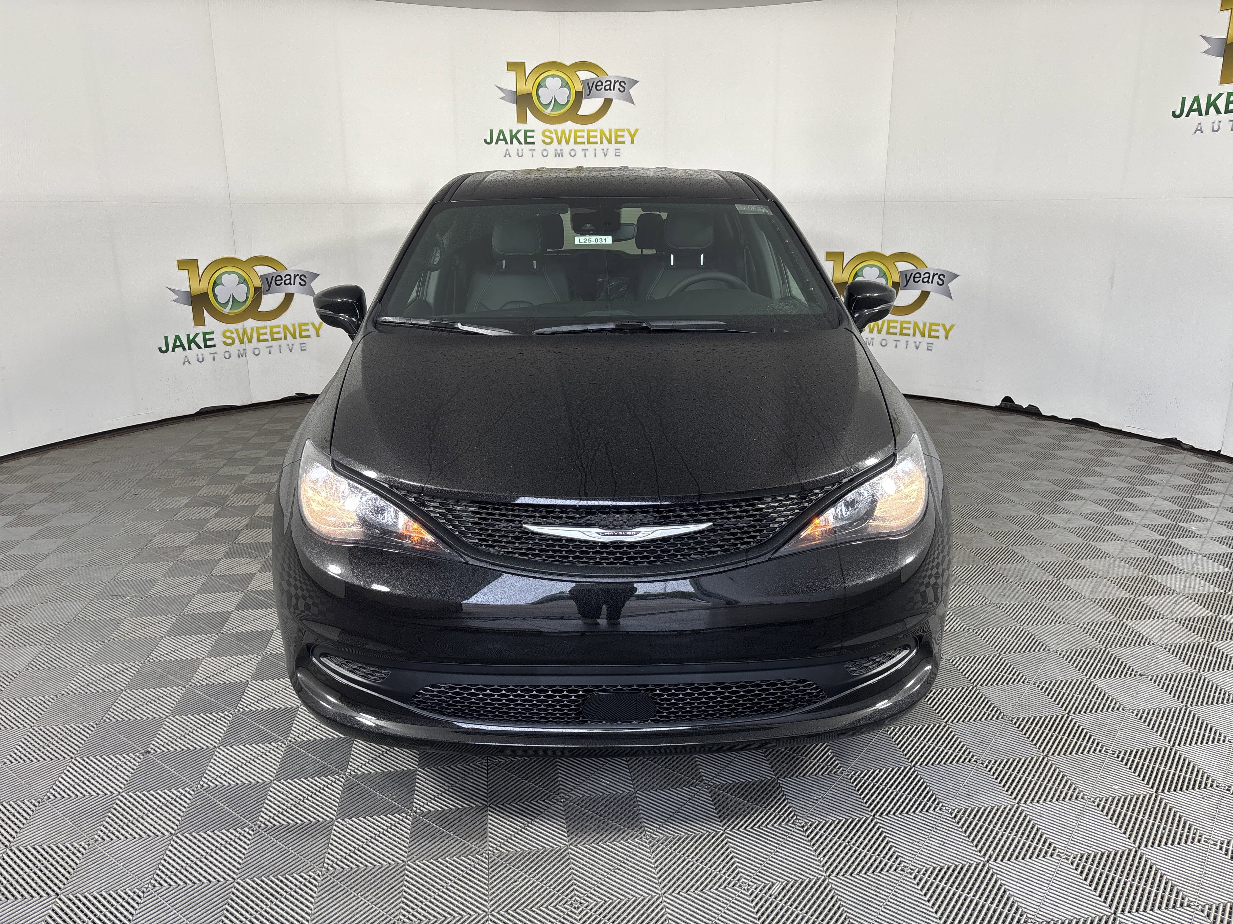 New 2025 Chrysler Voyager LX image 2