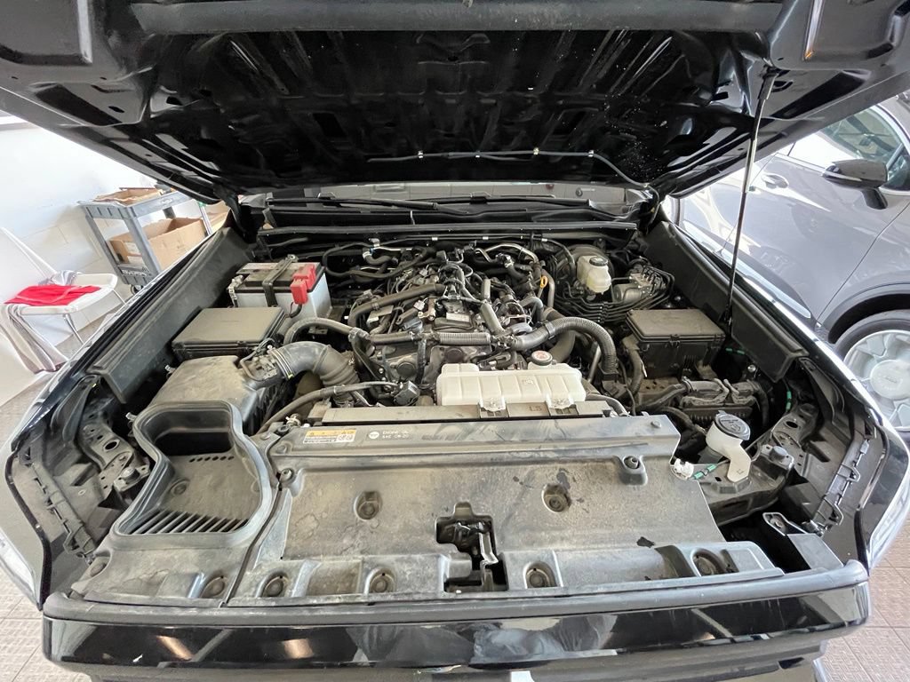 Used 2025 Toyota 4Runner SR5 AWD/4WD image 29