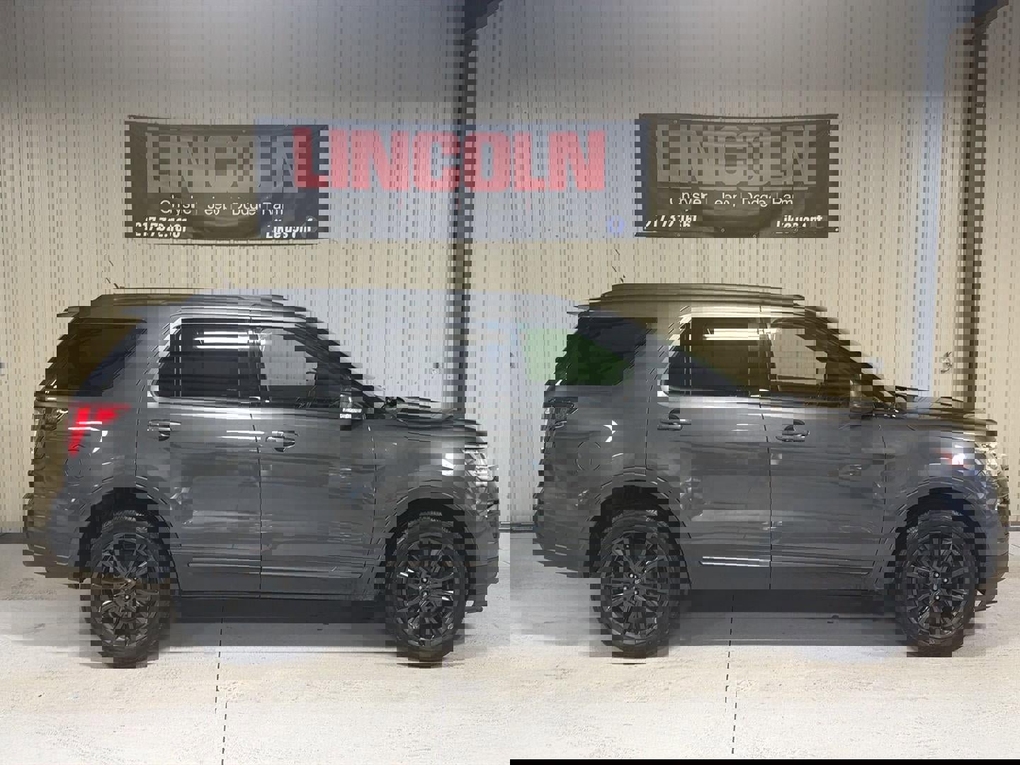 Used 2018 Ford Explorer XLT w/ Equipment Group 202A image 5