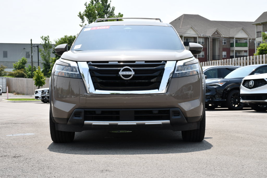 Used 2024 Nissan Pathfinder Platinum w/ Cargo Package AWD/4WD image 2