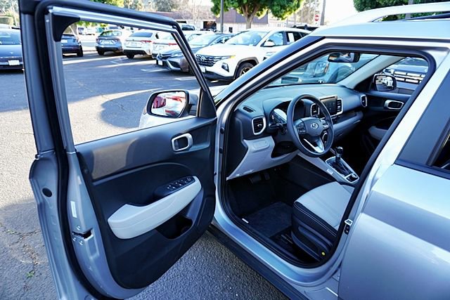 New 2026 Hyundai Venue SEL FWD image 40