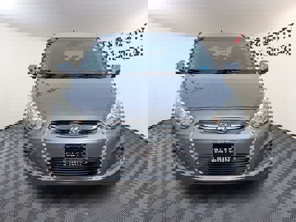 Used 2017 Hyundai Accent SE image 2