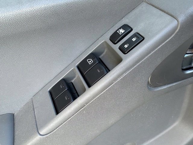 Used 2018 Nissan Frontier SV AWD/4WD image 24