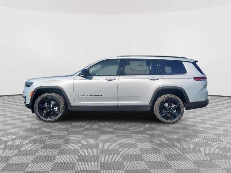 New 2025 Jeep Grand Cherokee L Altitude AWD/4WD image 2