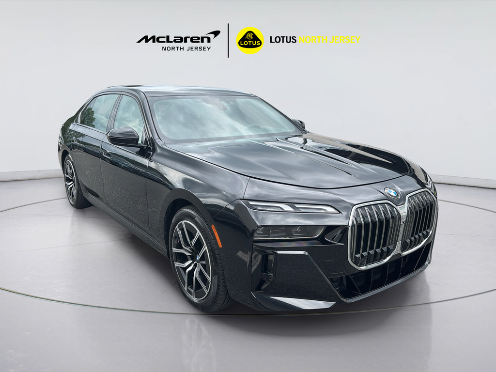 Used 2025 BMW 740i xDrive AWD/4WD image 3