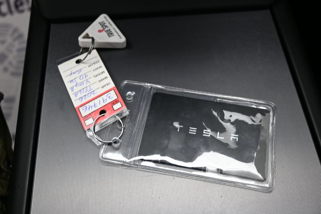 Used 2026 Tesla Model Y Long Range AWD/4WD image 37