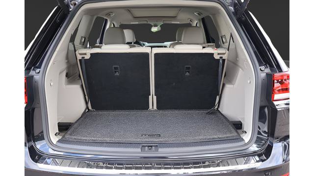 Used 2021 Volkswagen Atlas SEL R-Line FWD image 19