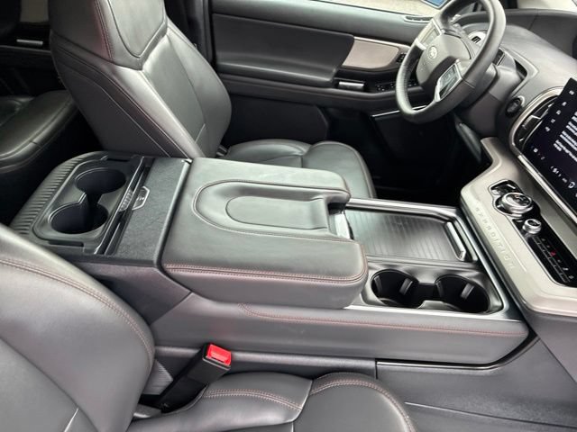 Used 2025 Ford Expedition Active AWD/4WD image 46