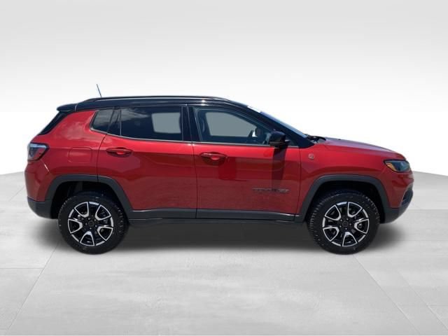 Used 2025 Jeep Compass Trailhawk AWD/4WD video 2
