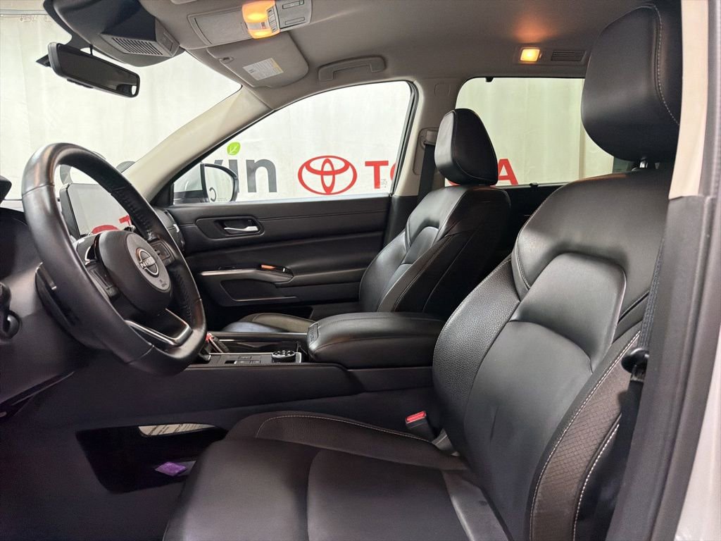 Used 2025 Nissan Pathfinder SL AWD/4WD image 24