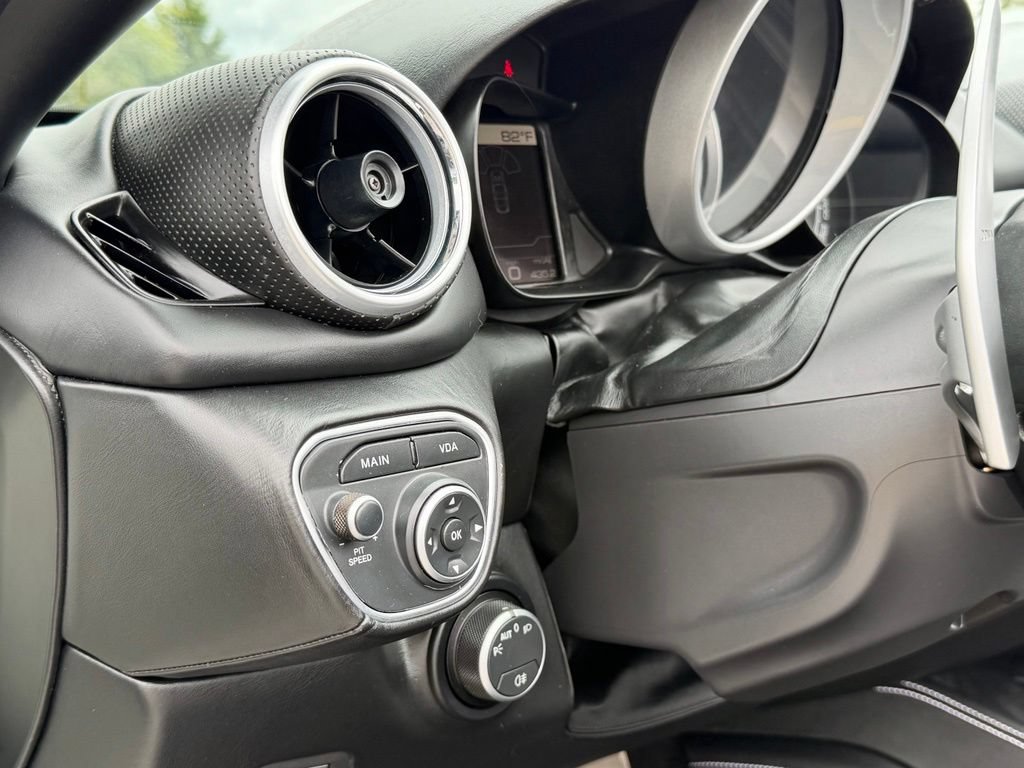 Used 2015 Ferrari California T RWD image 42