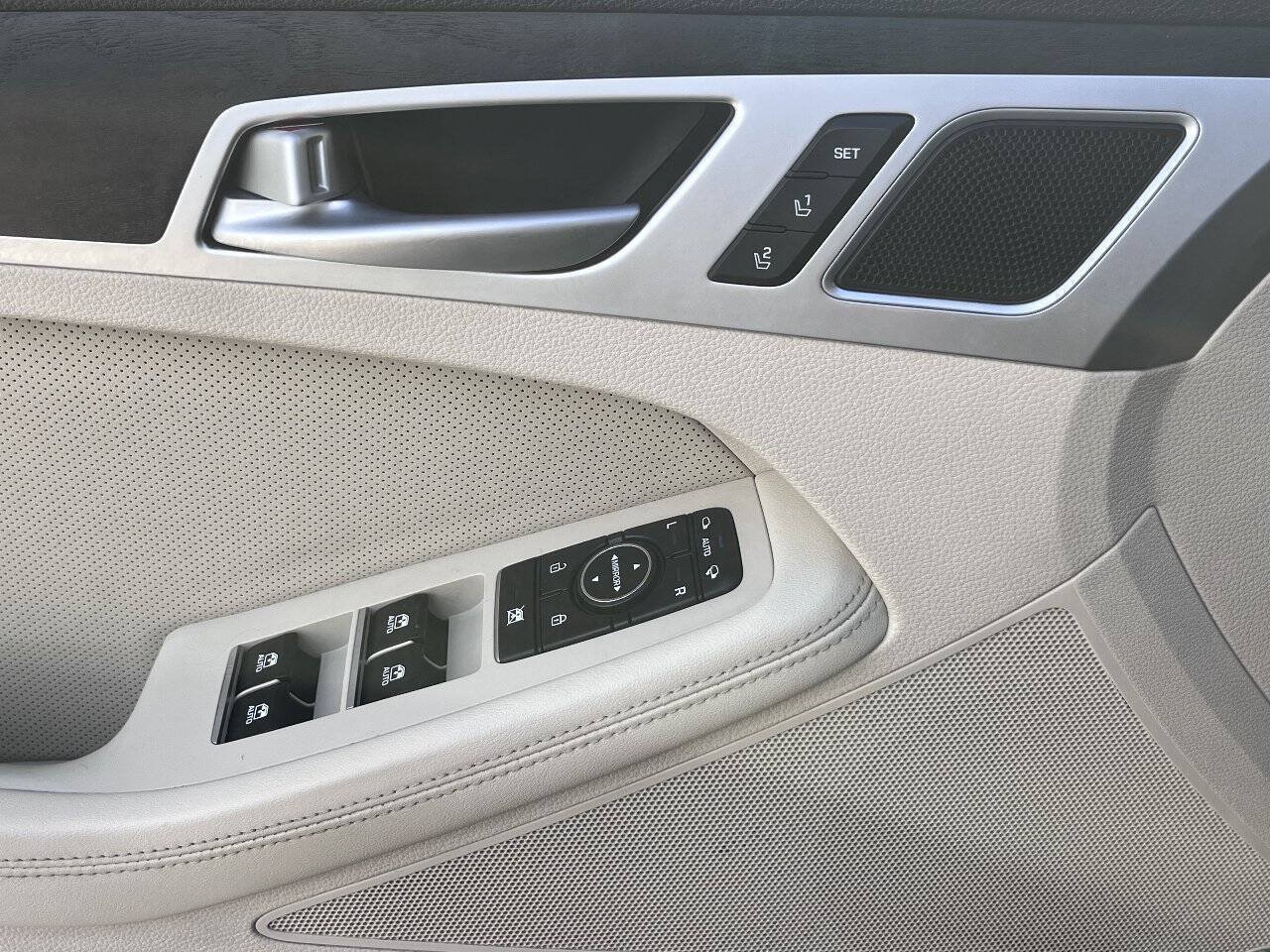 Used 2017 Genesis G80 5.0 Ultimate RWD image 40