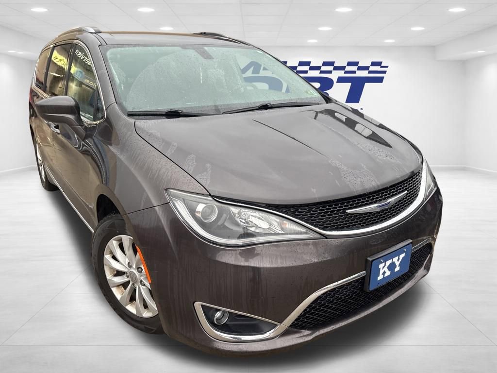 Used 2019 Chrysler Pacifica Touring-L image 3