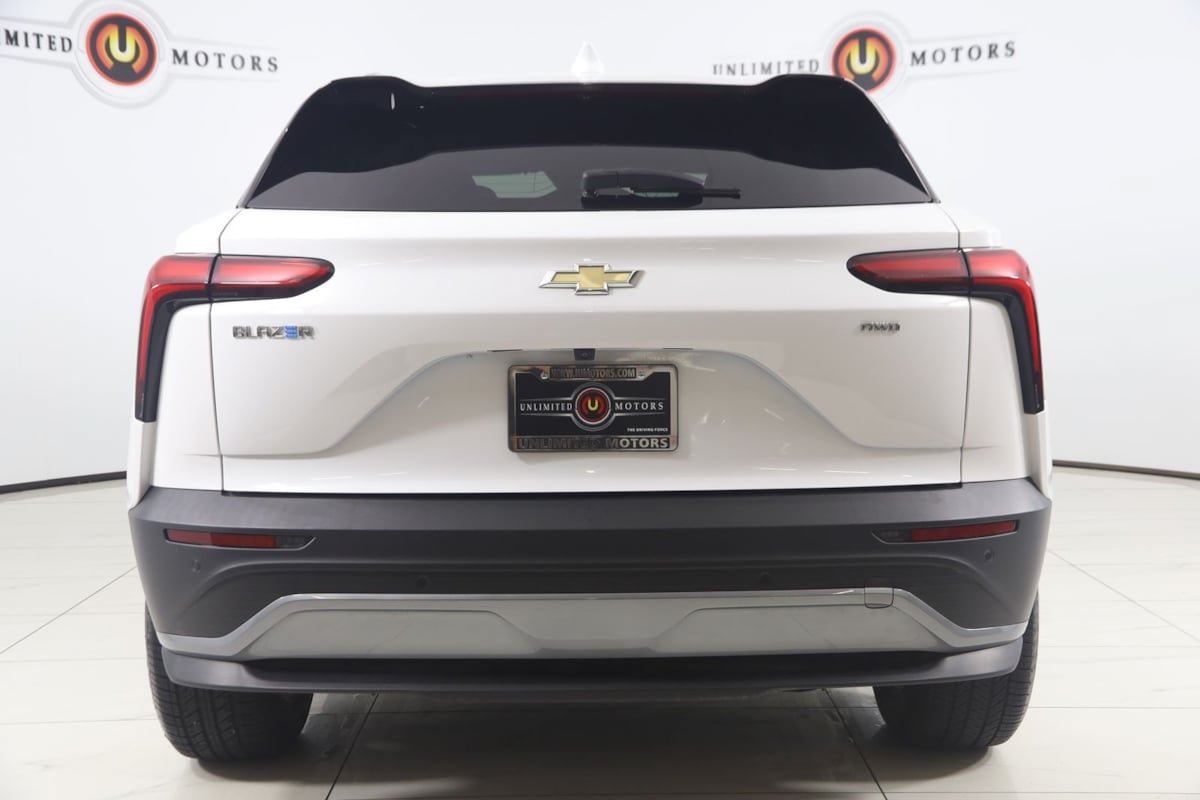 Used 2025 Chevrolet Blazer EV LT AWD/4WD image 43