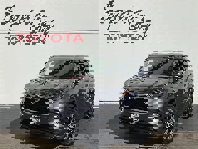 Used 2024 Toyota Highlander LE