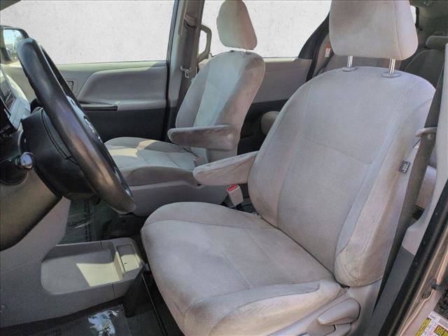 Used 2020 Toyota Sienna L image 15