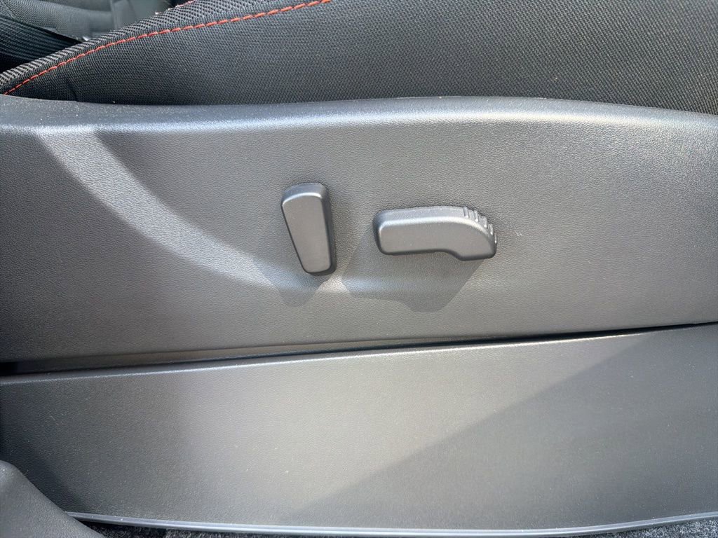 Used 2025 Nissan Frontier PRO-4X image 32