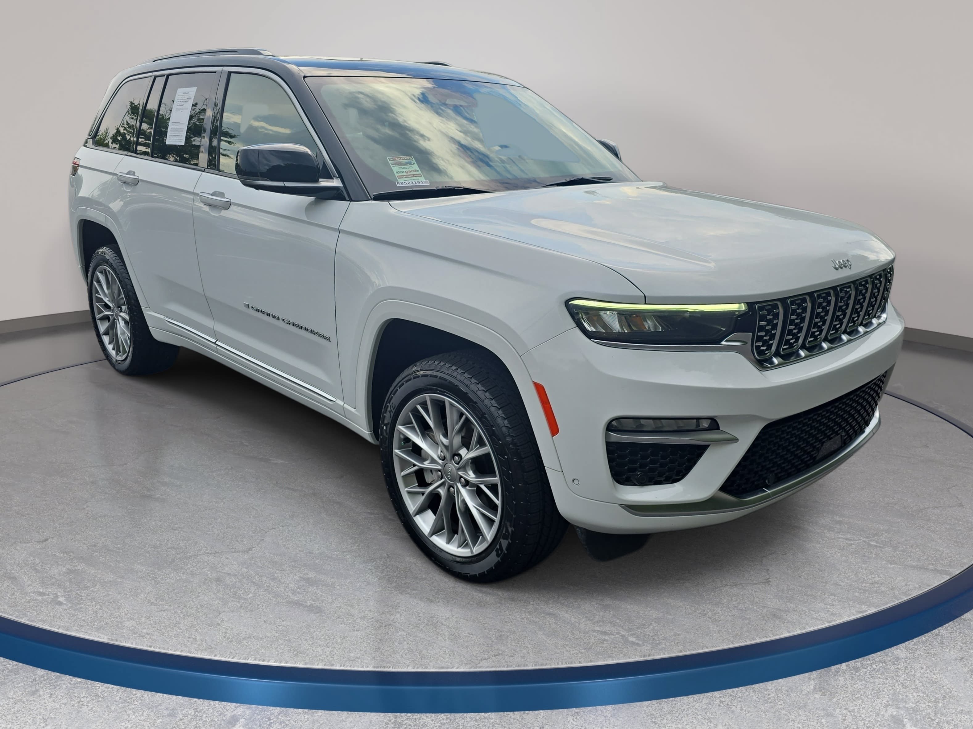 Used 2024 Jeep Grand Cherokee Summit w/ Luxury Tech Group V AWD/4WD image 3